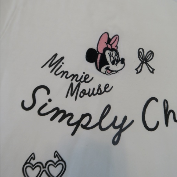 Disney‎ Uniqlo - White Embroidered Graphic T-Shirt - size Medium - Picture 2 of 8